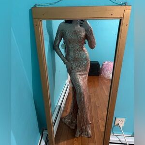 Windsor Dress Womens Small 
Sequin Bling Long Sleeve Gown